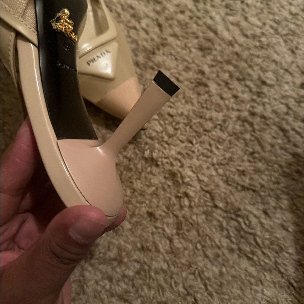Prada - Picture 9 of 10